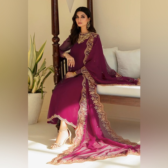 Baroque | Formals Collection - Picture 4 of 4